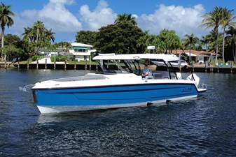 Cruisers Yachts 38 VTR 1 2026 Cruisers Yachts 38 VTR 2