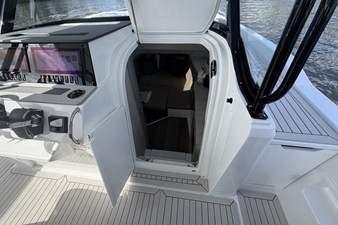 Cruisers Yachts 38 VTR 42 2026 Cruisers Yachts 38 VTR 43