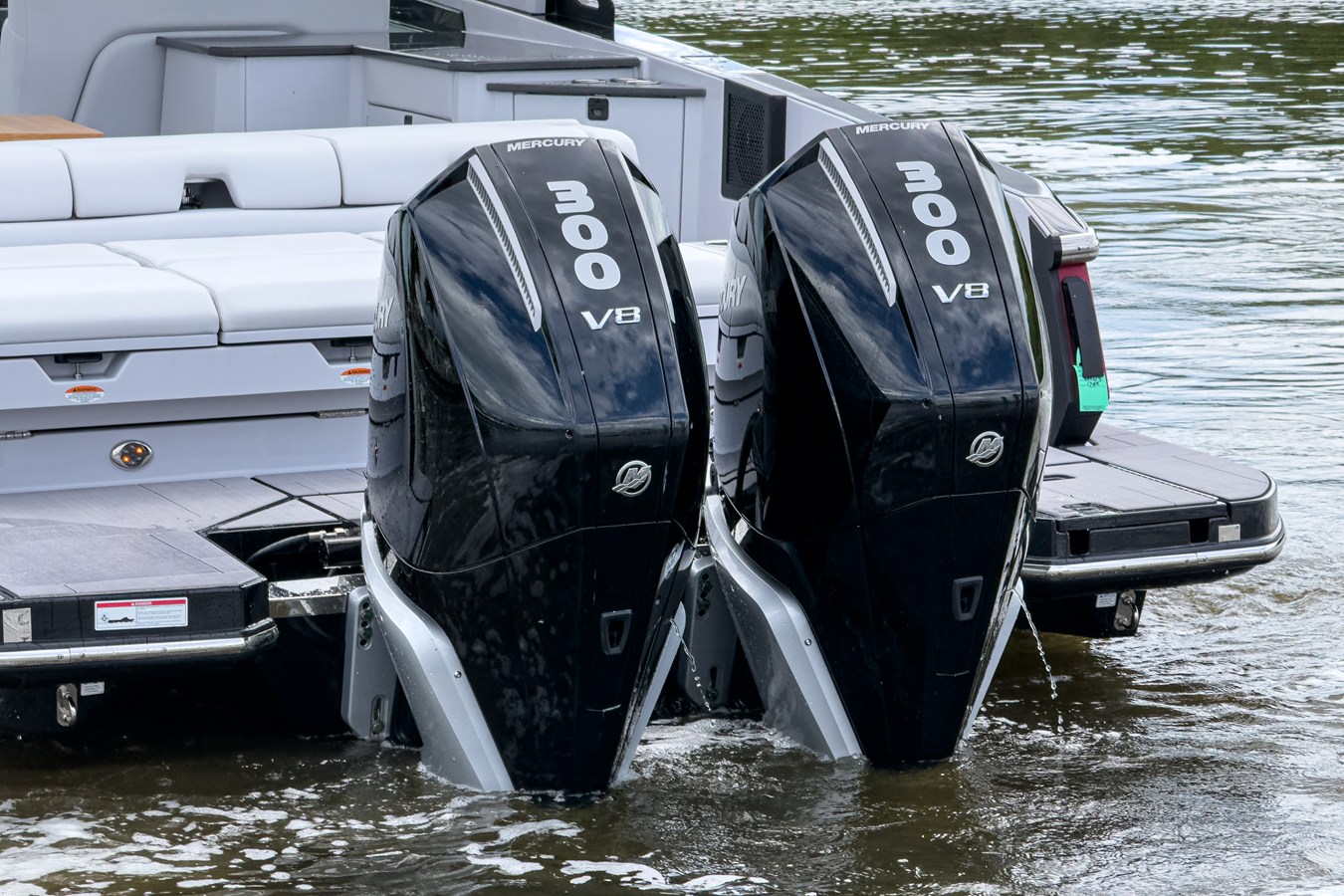 2024 Aviara AV32 Outboard 4