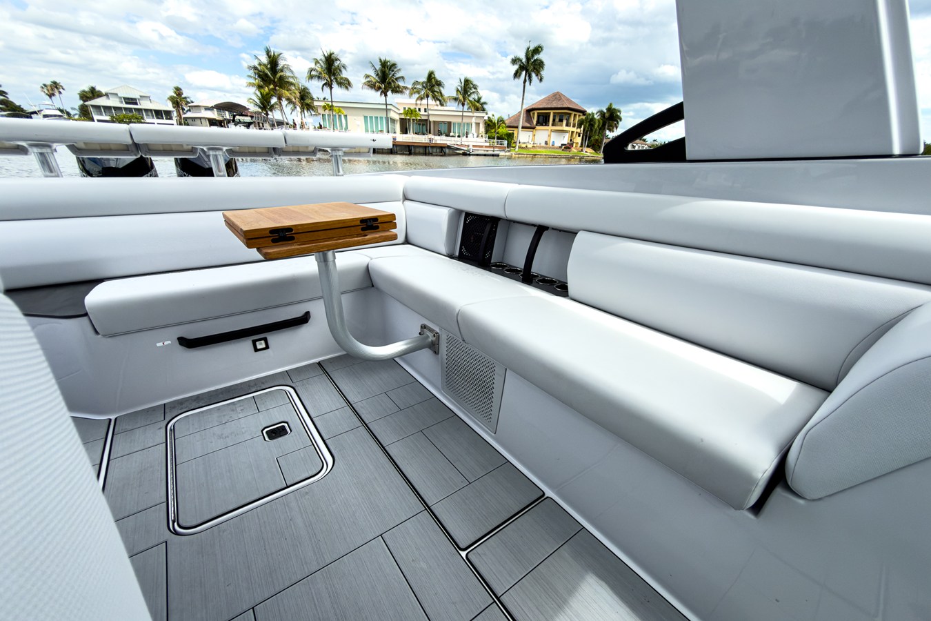 2024 Aviara AV32 Outboard 8