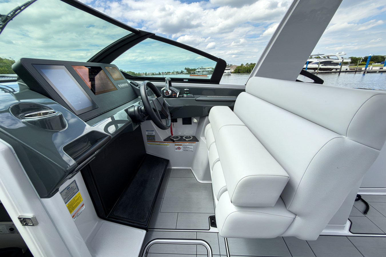 2024 Aviara AV32 Outboard 12