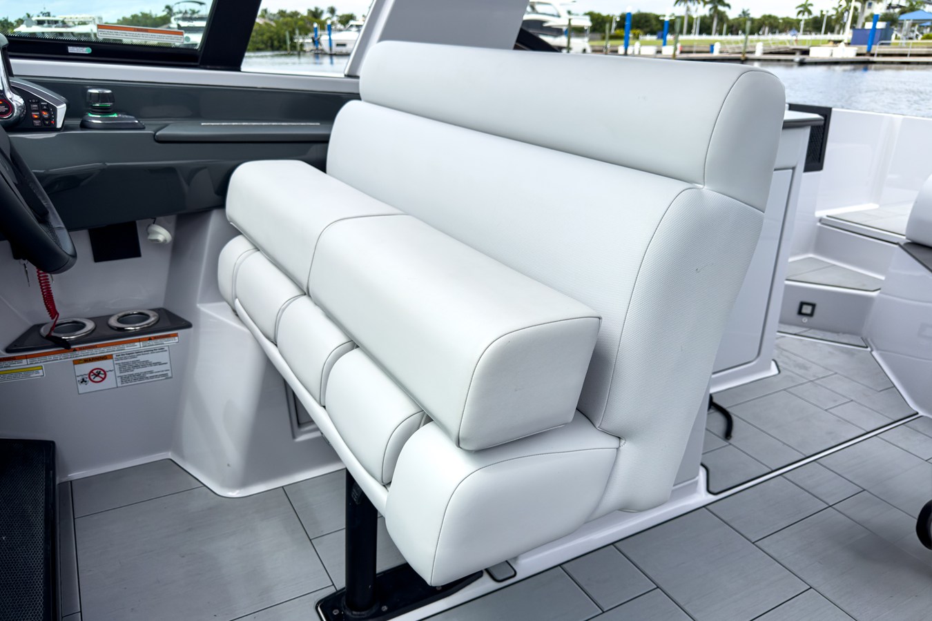 2024 Aviara AV32 Outboard 17