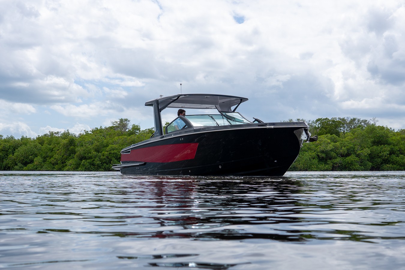 2024 Aviara AV32 Outboard 25