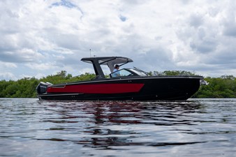 Aviara AV32 Outboard 0 2024 Aviara AV32 Outboard 1