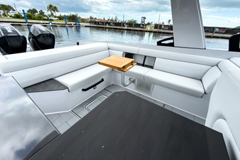2024 Aviara AV32 Outboard 7