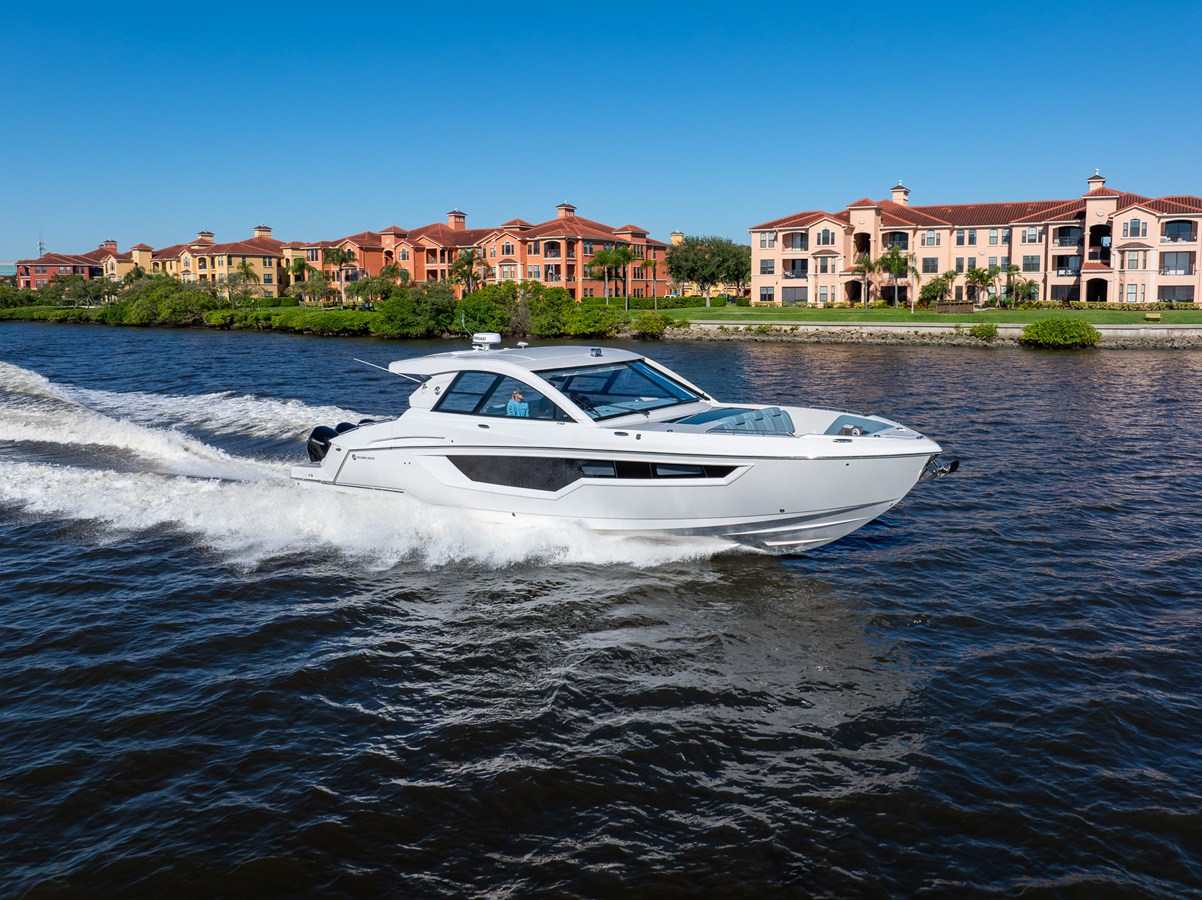 2027 Cruisers Yachts 50 GLS OB 2