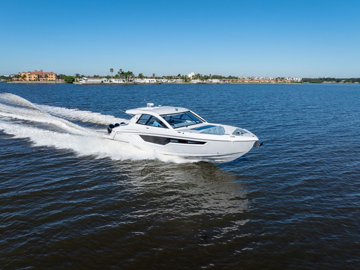 2027 Cruisers Yachts 50 GLS OB 7