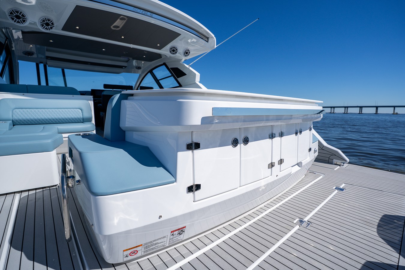 2027 Cruisers Yachts 50 GLS OB 18