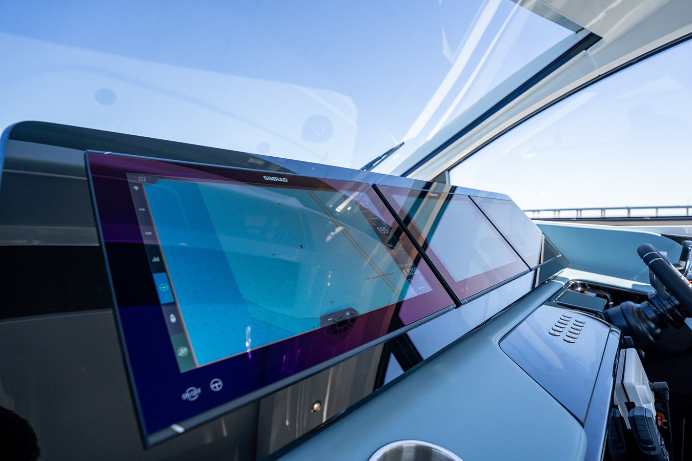 2027 Cruisers Yachts 50 GLS OB 37