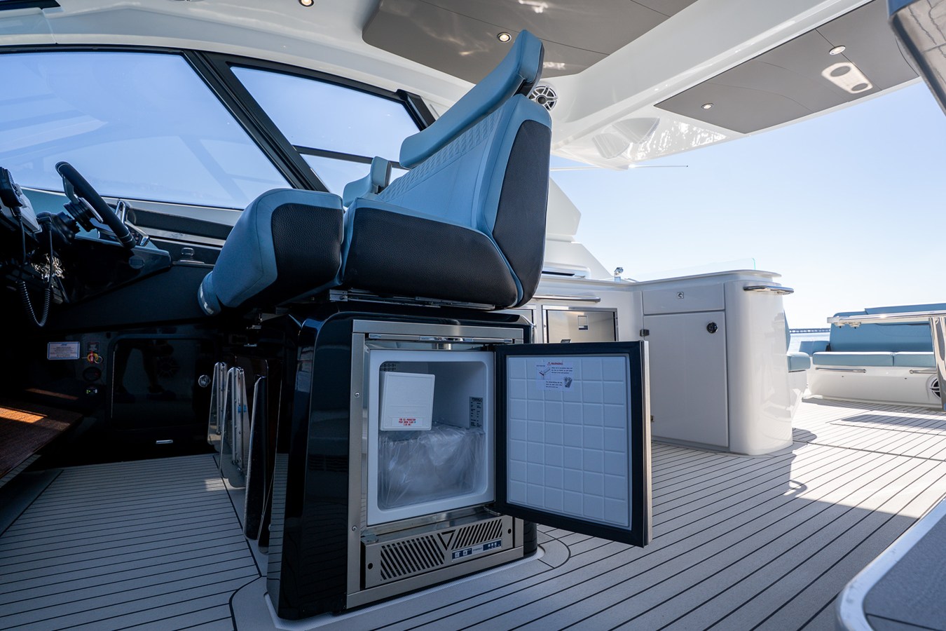 2027 Cruisers Yachts 50 GLS OB 43