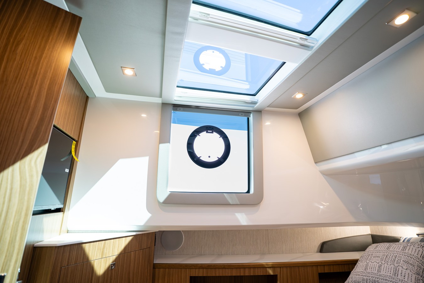 2027 Cruisers Yachts 50 GLS OB 56