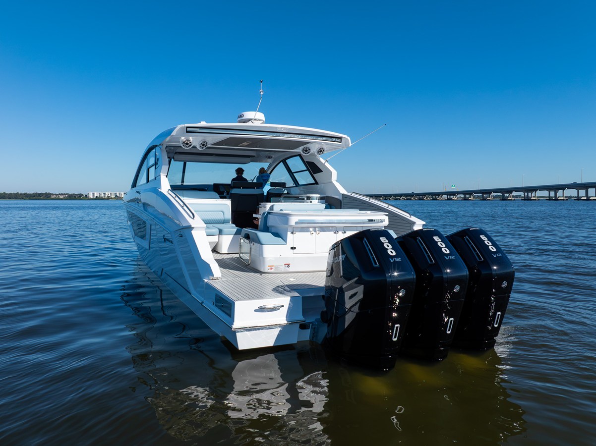 2027 Cruisers Yachts 50 GLS OB 65