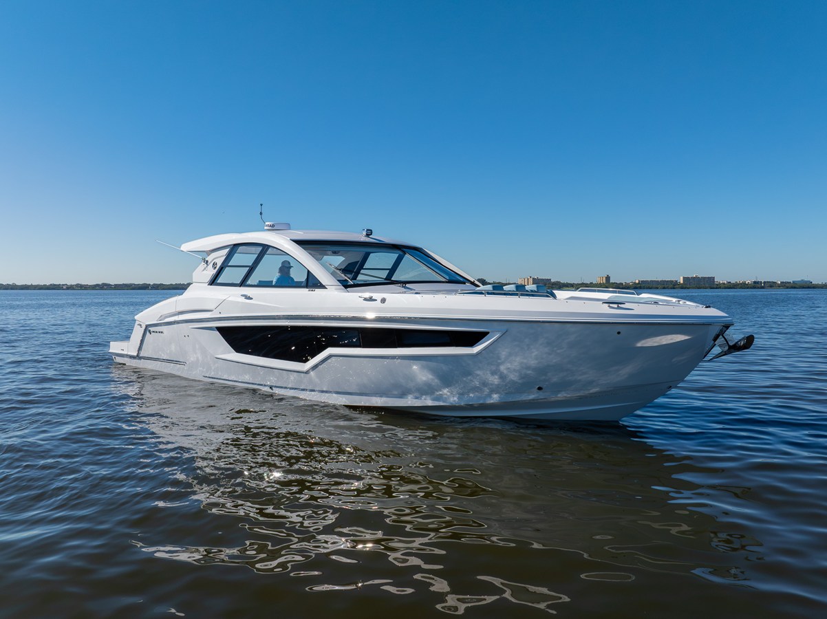 2027 Cruisers Yachts 50 GLS OB 67