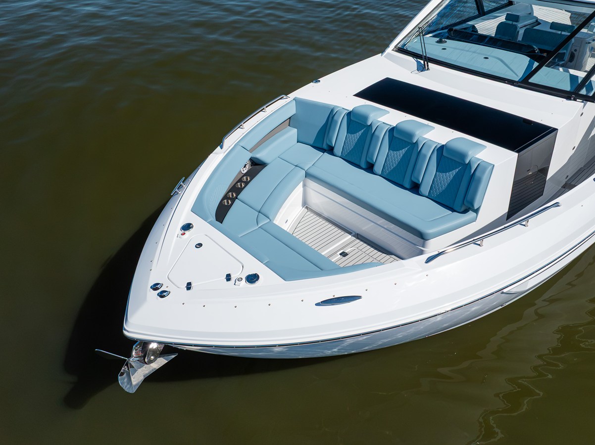 2027 Cruisers Yachts 50 GLS OB 70