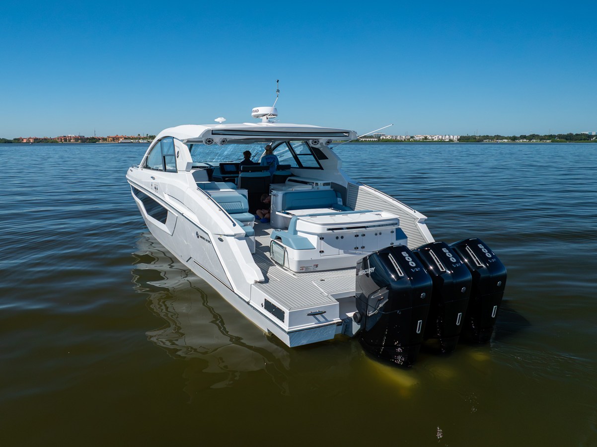 2027 Cruisers Yachts 50 GLS OB 71