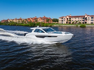 Cruisers Yachts 50 GLS OB 1 2027 Cruisers Yachts 50 GLS OB 2