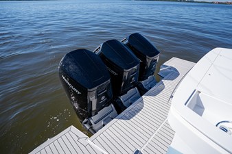 2027 Cruisers Yachts 50 GLS OB 16