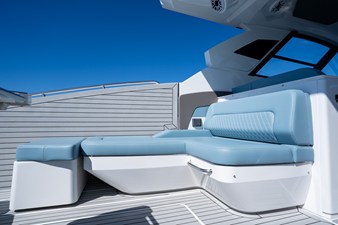 2027 Cruisers Yachts 50 GLS OB 21