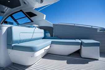 2027 Cruisers Yachts 50 GLS OB 22