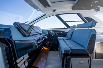 2027 Cruisers Yachts 50 GLS OB 30