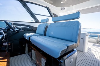 2027 Cruisers Yachts 50 GLS OB 33