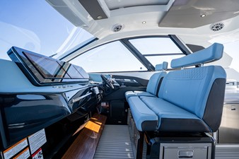 2027 Cruisers Yachts 50 GLS OB 34