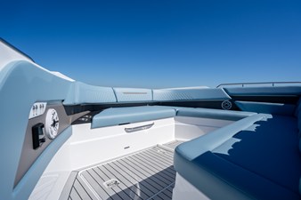 2027 Cruisers Yachts 50 GLS OB 40