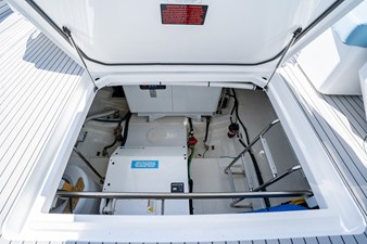 2027 Cruisers Yachts 50 GLS OB 44