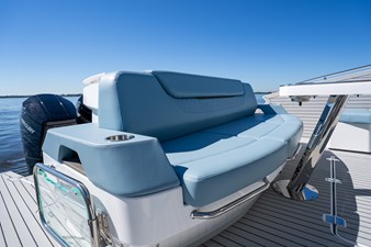 2027 Cruisers Yachts 50 GLS OB 49