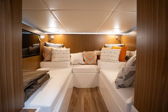 2027 Cruisers Yachts 50 GLS OB 50