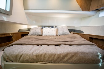 2027 Cruisers Yachts 50 GLS OB 53