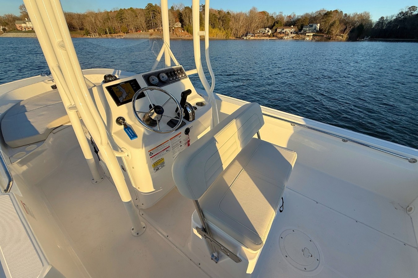 2026 Boston Whaler 190 Montauk 10