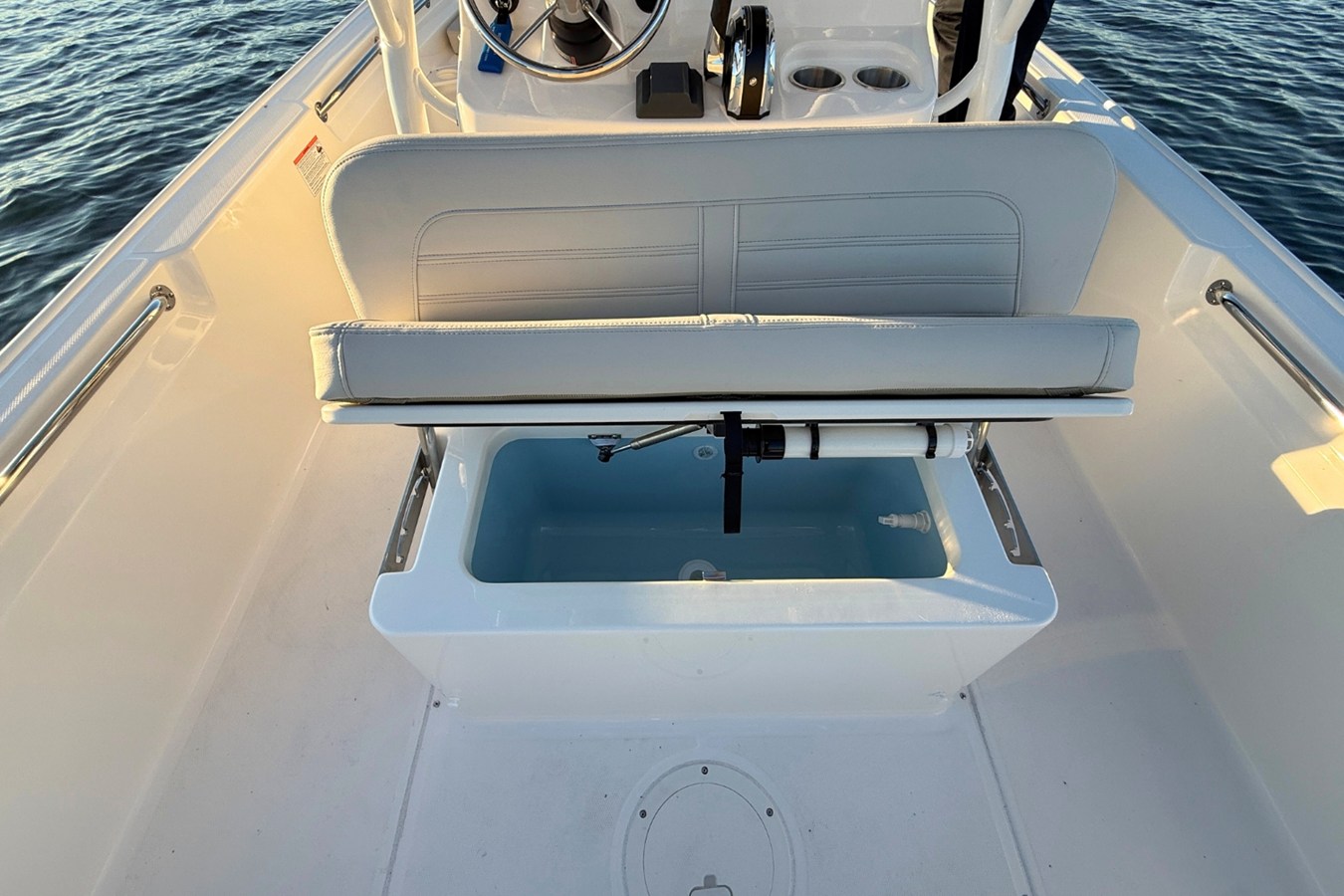 2026 Boston Whaler 190 Montauk 11