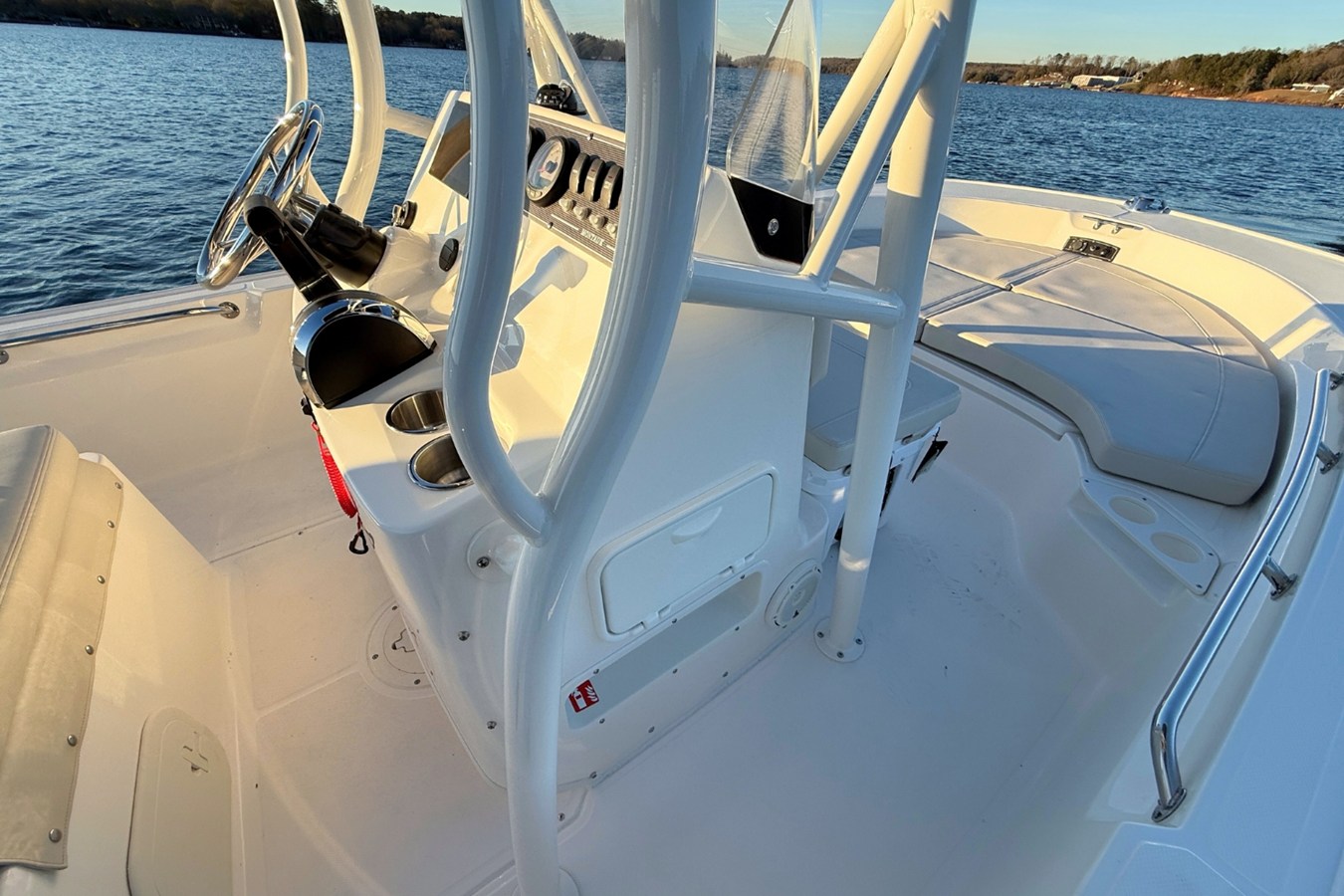 2026 Boston Whaler 190 Montauk 12