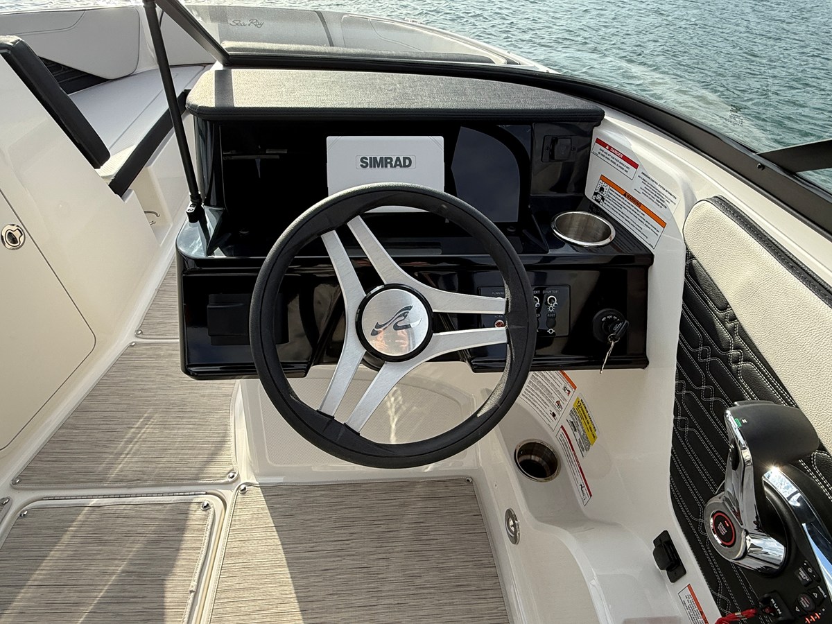 2026 Sea Ray SPX 210 Outboard 16