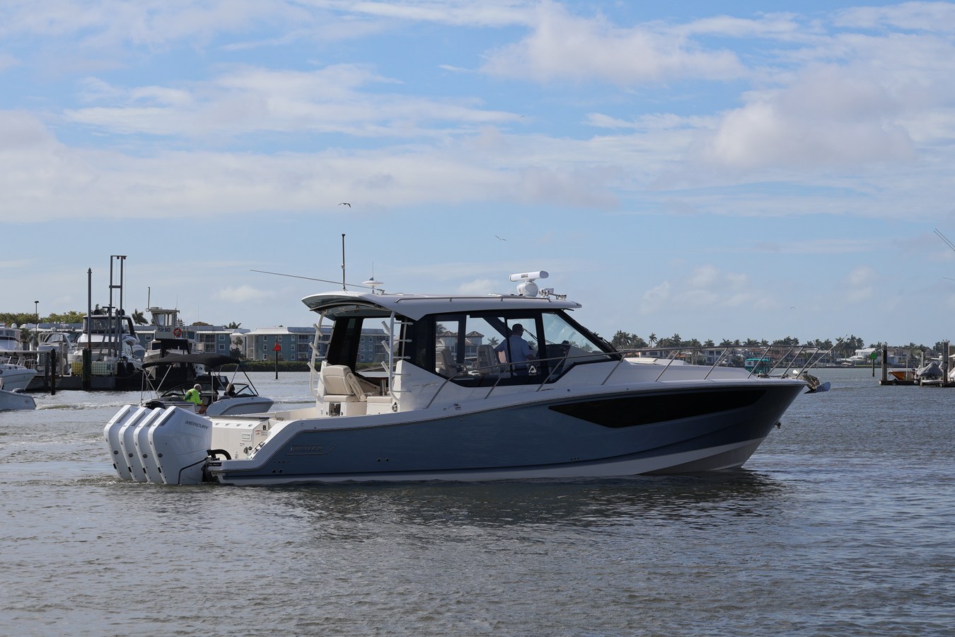 2026 Boston Whaler 405 Conquest 8