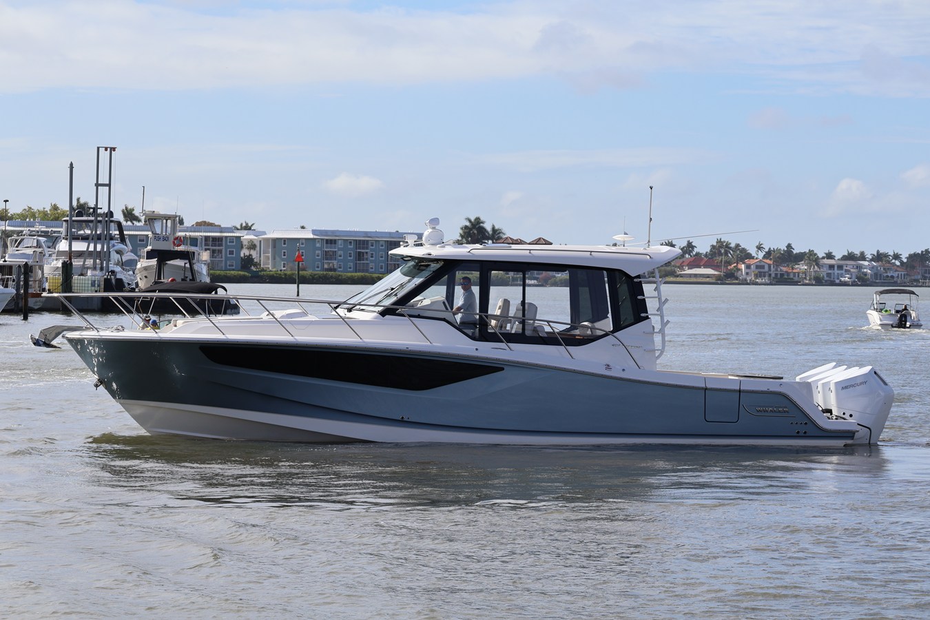 2026 Boston Whaler 405 Conquest 16