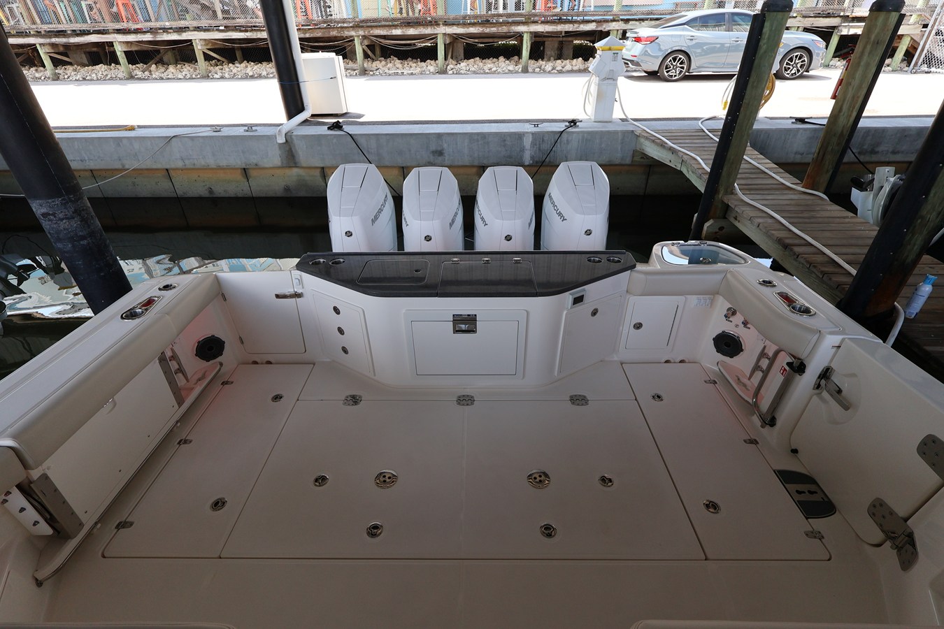 2026 Boston Whaler 405 Conquest 17