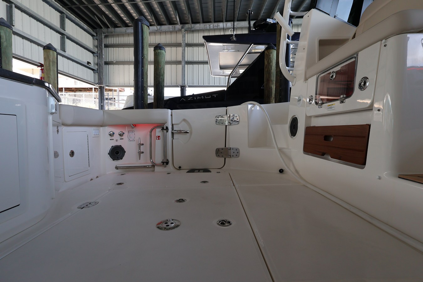 2026 Boston Whaler 405 Conquest 19