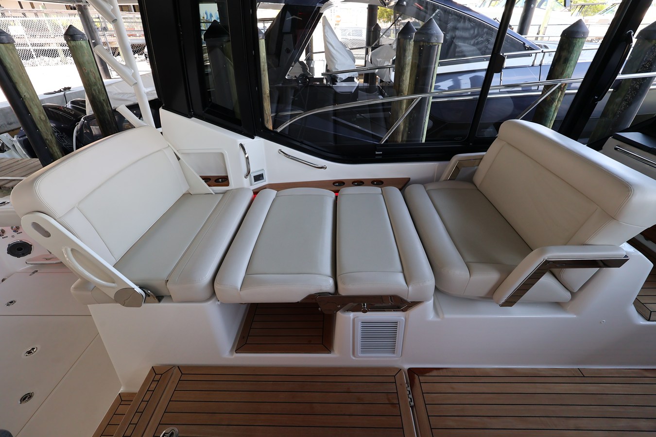 2026 Boston Whaler 405 Conquest 42