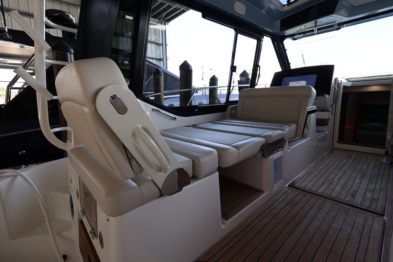 2026 Boston Whaler 405 Conquest 43