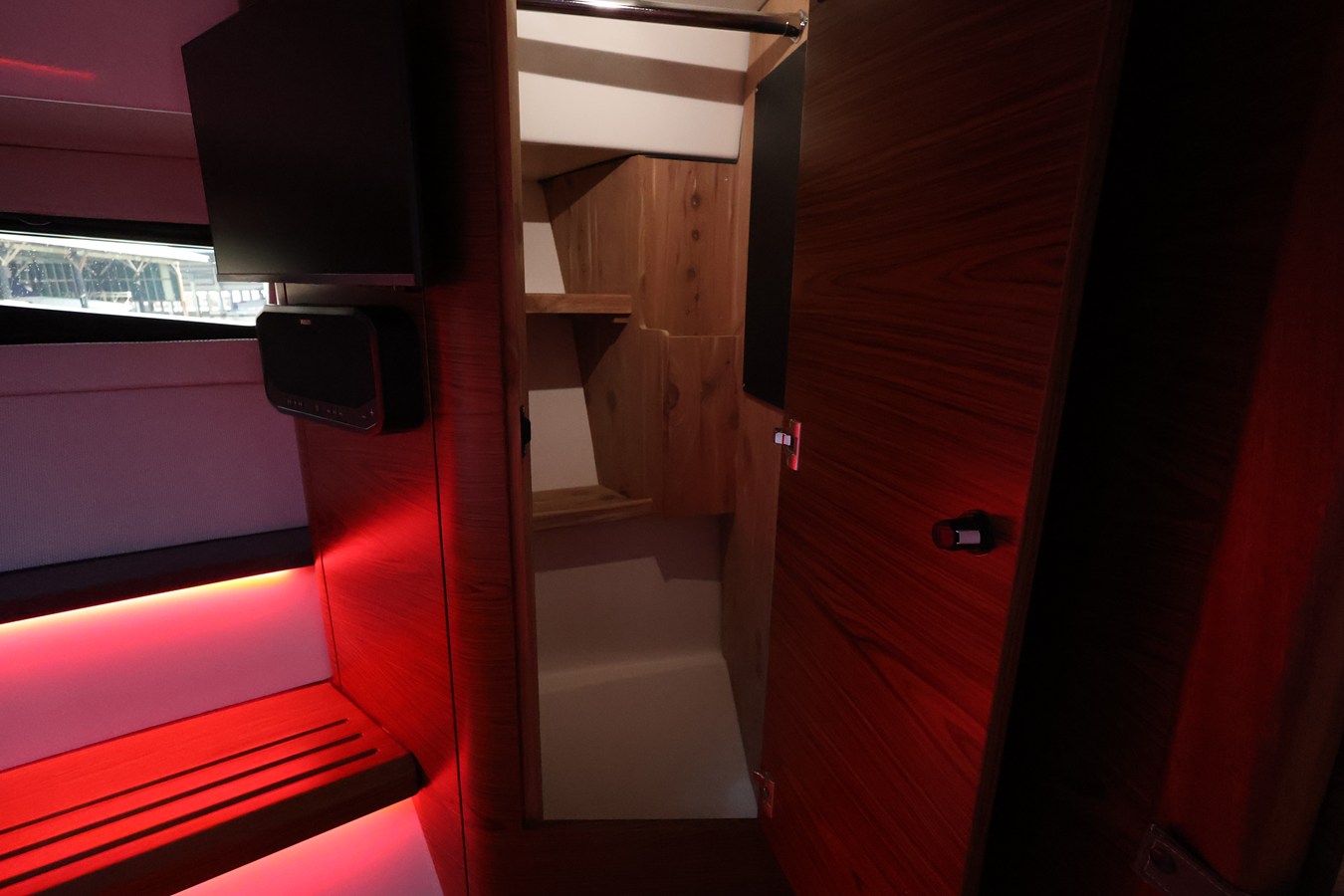 2026 Boston Whaler 405 Conquest 72