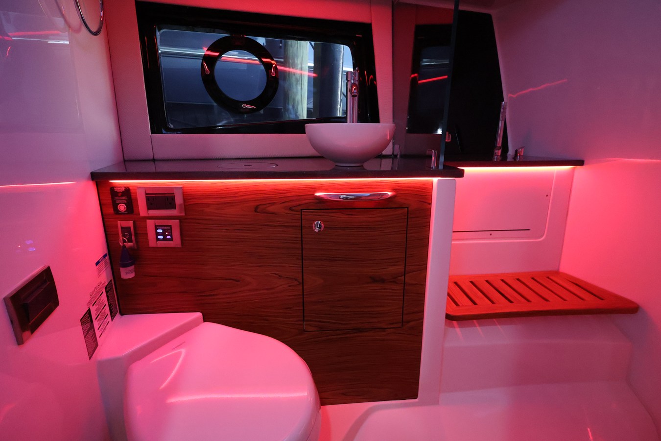 2026 Boston Whaler 405 Conquest 77