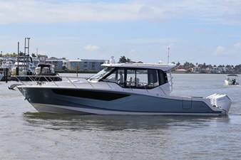 2026 Boston Whaler 405 Conquest 16
