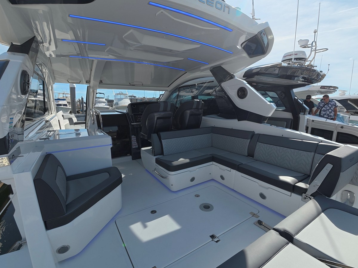 2027 Galeon 335 GTO 7