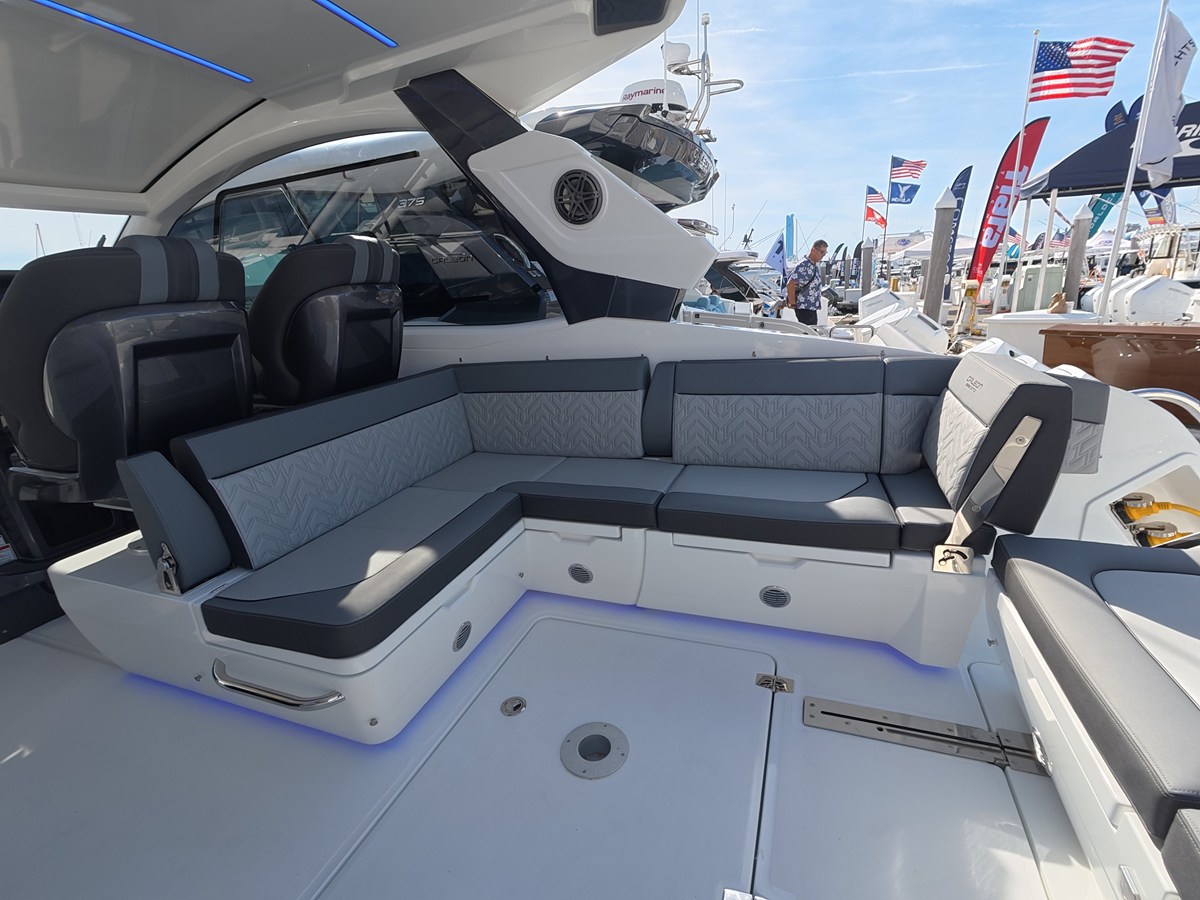 2027 Galeon 335 GTO 8