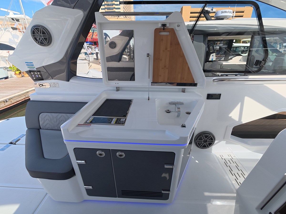 2027 Galeon 335 GTO 12