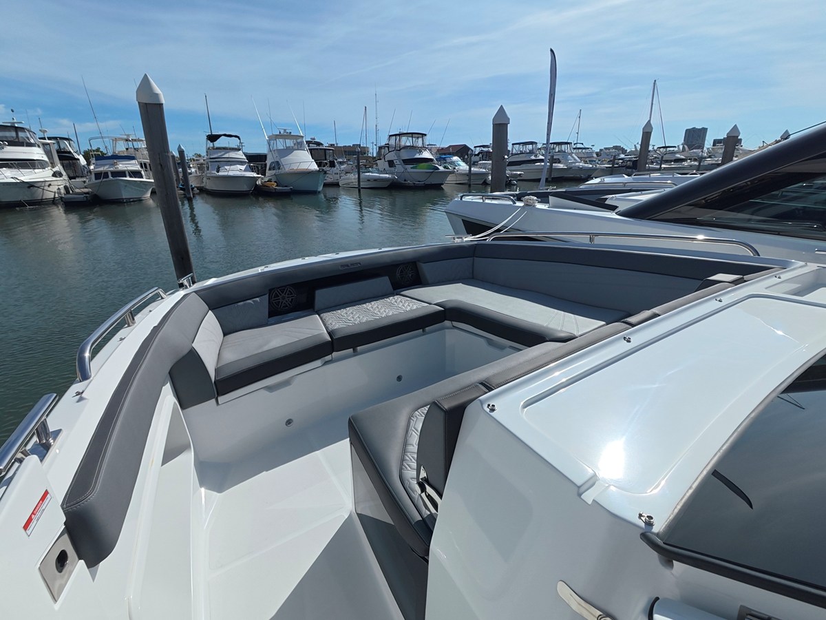 2027 Galeon 335 GTO 27