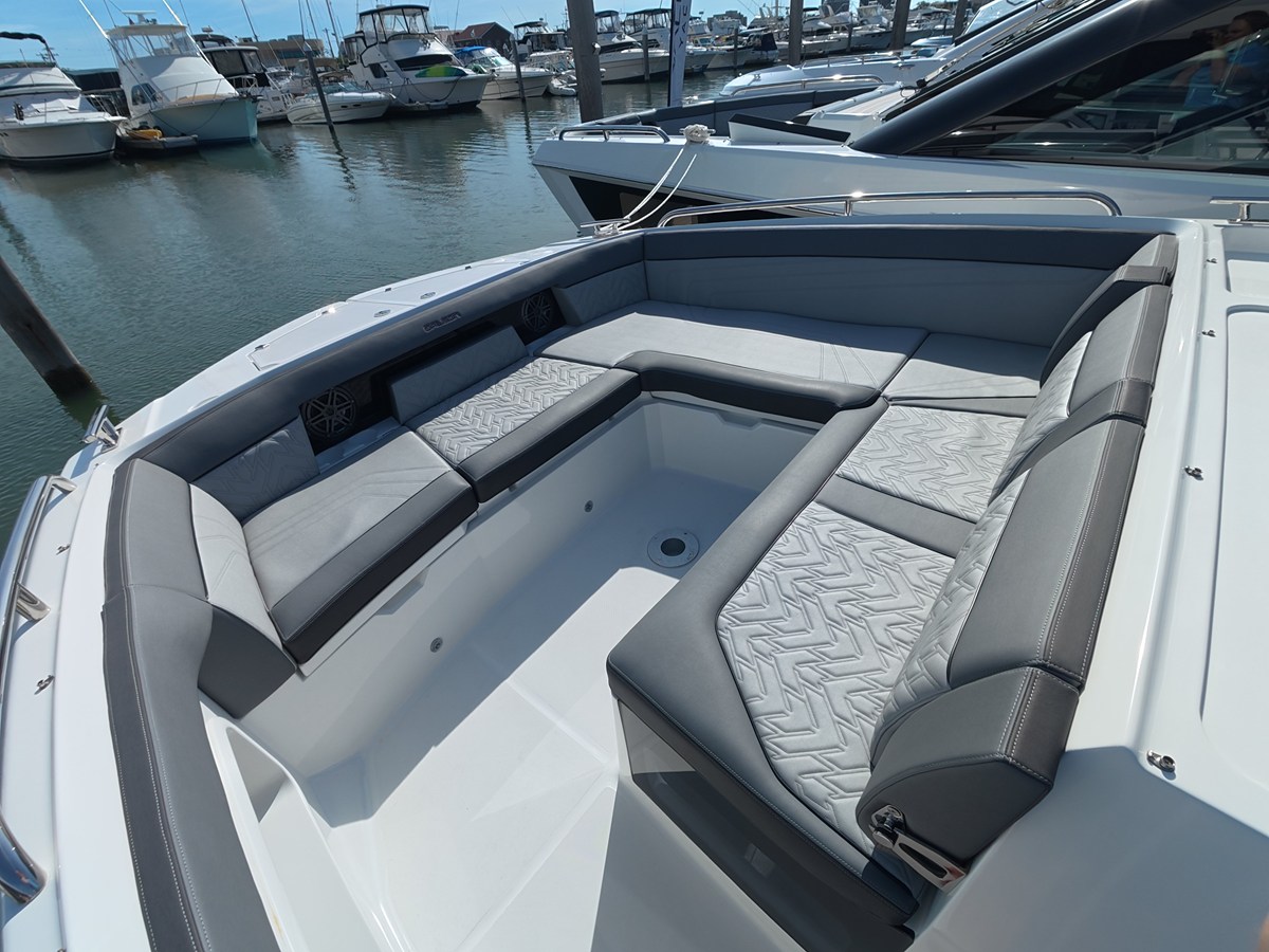 2027 Galeon 335 GTO 29