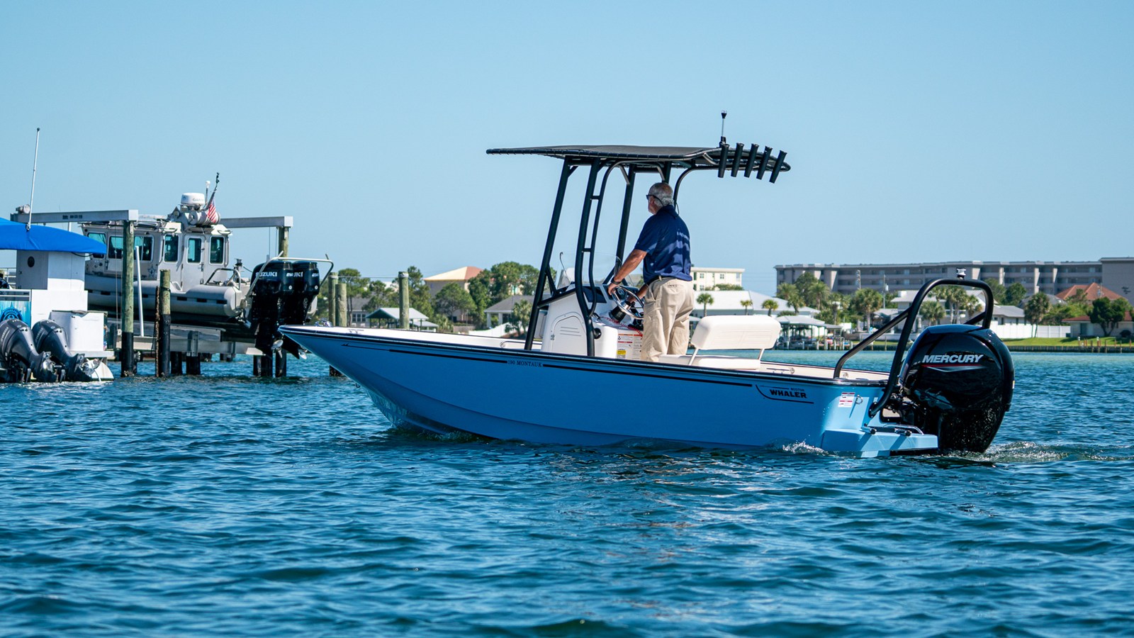 2027 Boston Whaler 190 Montauk 13